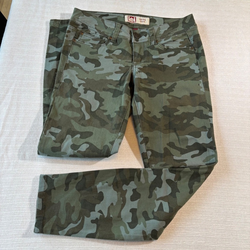 LEI Ashley Lowrise Skinny Camo Pants Green CamJunior Size 1 Regular Vintage‎ Y2K